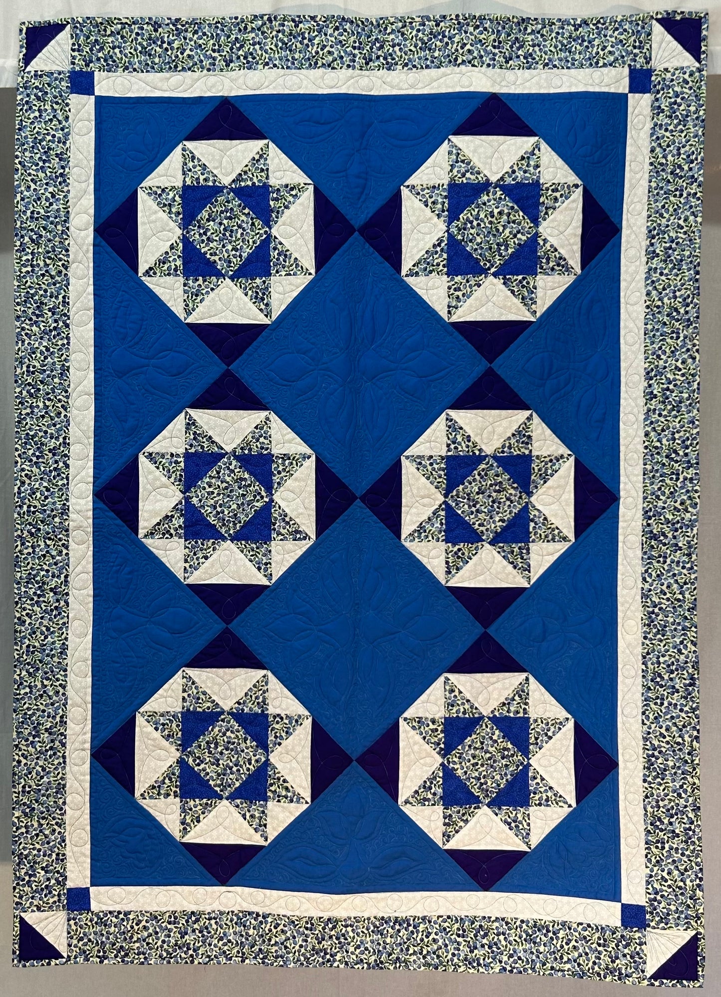 Blueberry Quilt with Pillow Sleeve (Twin)