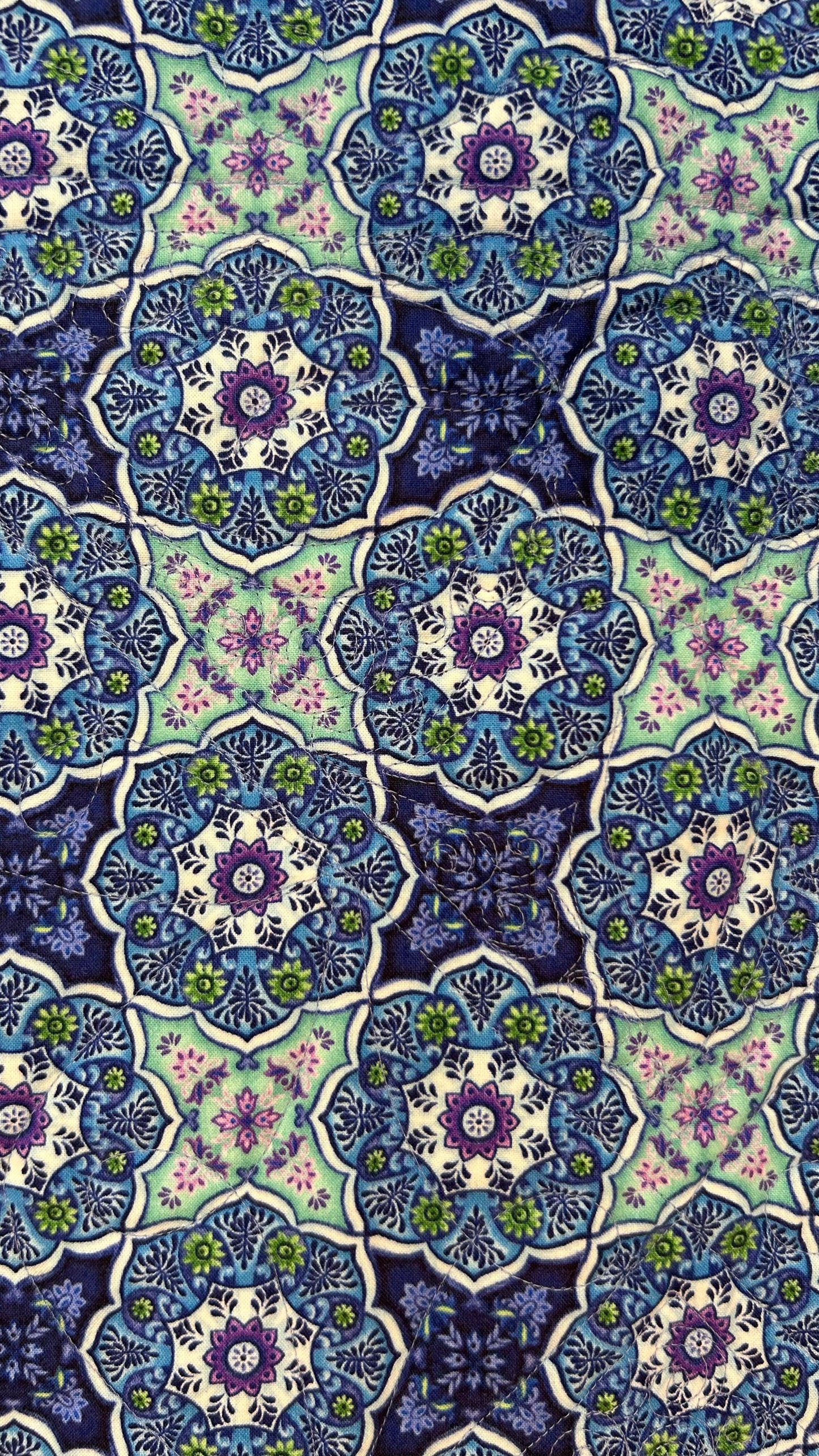 Blueberry Quilt with Pillow Sleeve (Twin)
