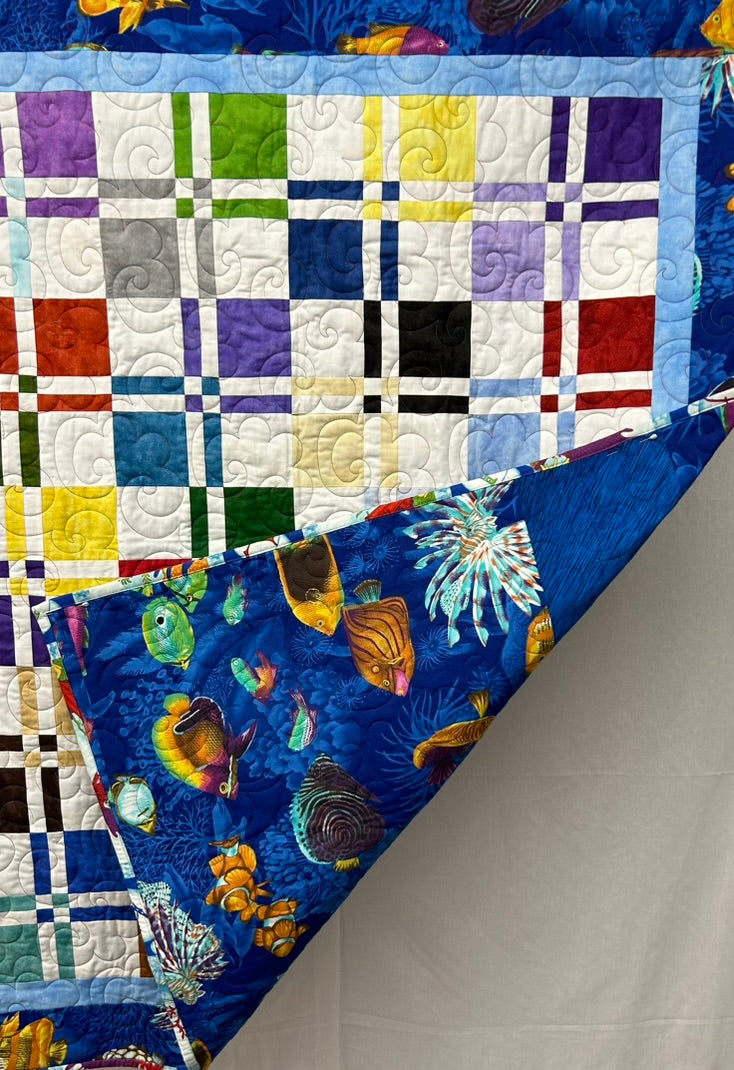 Fish Disappearing 4-patch Quilt (Throw)