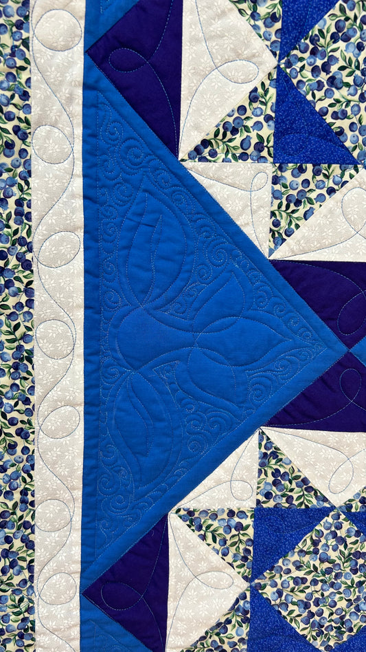 Blueberry Quilt with Pillow Sleeve (Twin)