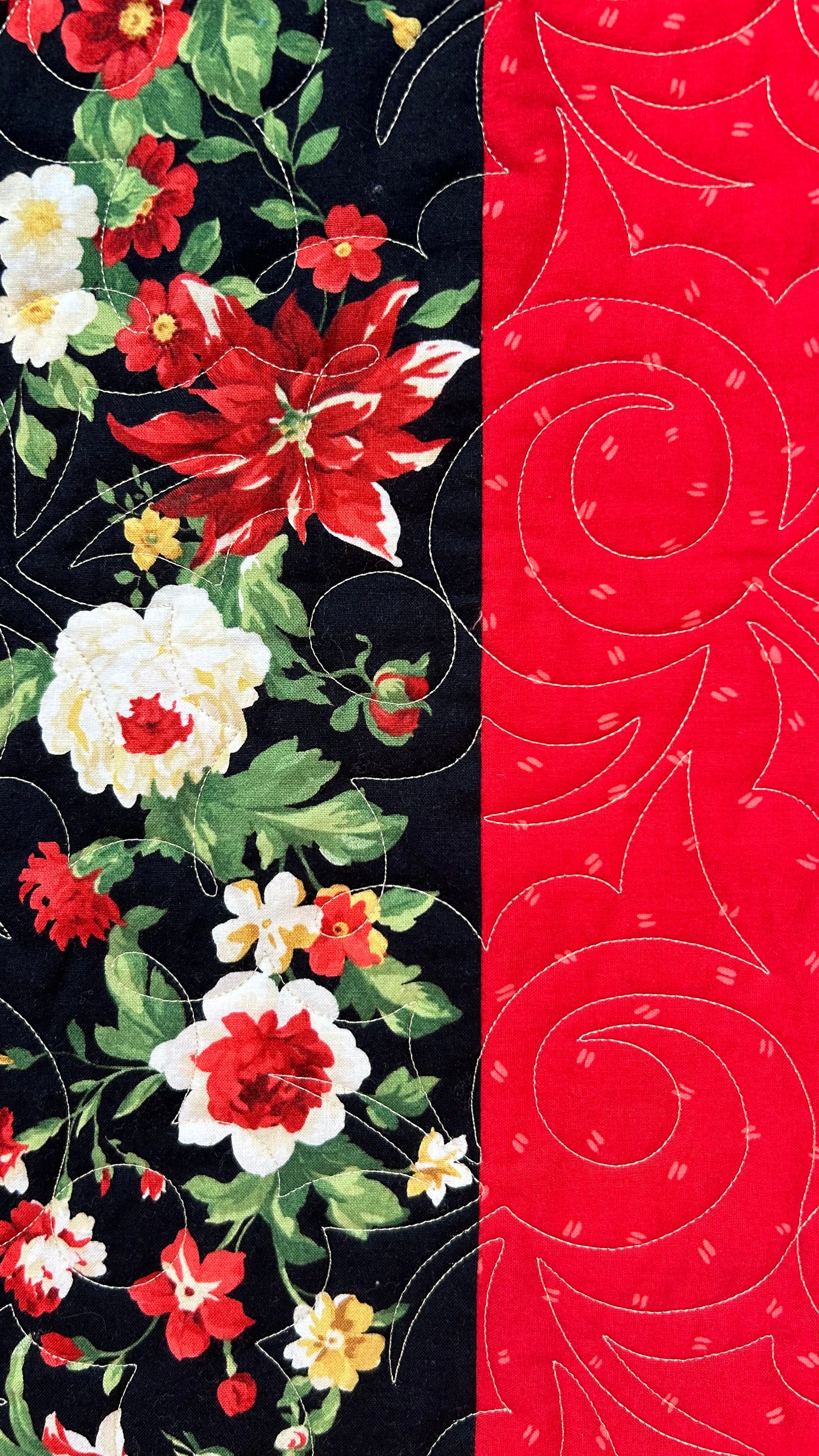 Holiday Poinsettias Quilt (Throw)