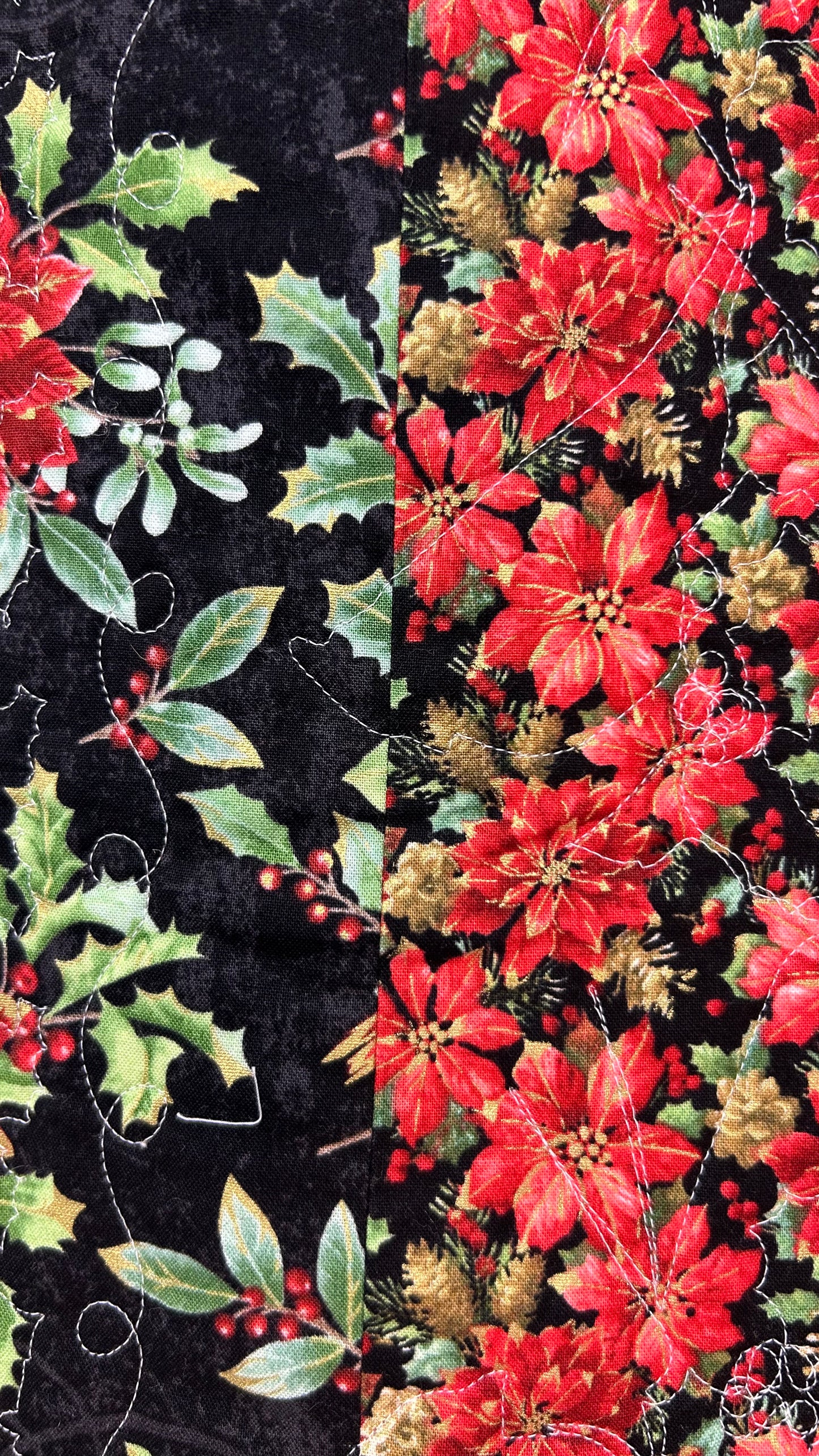 Cardinals On Holly Quilt (Throw)